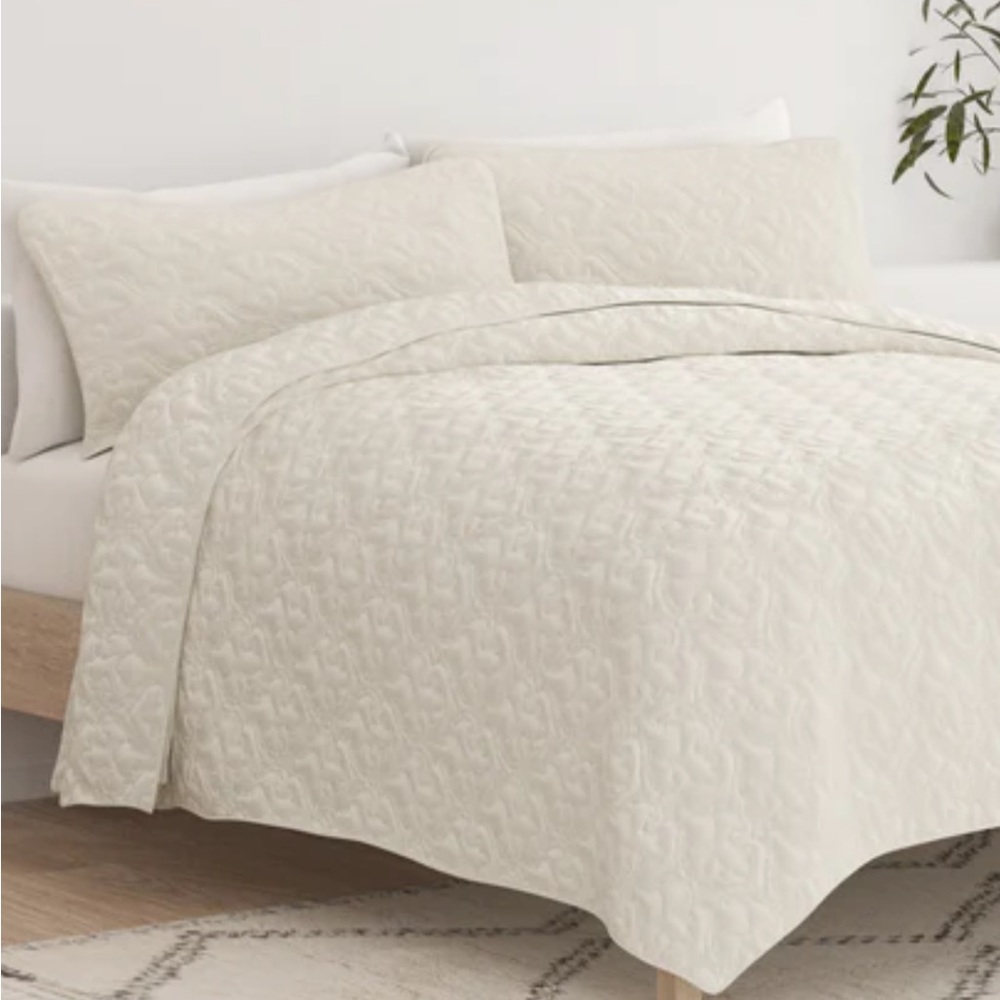 King Quilted Sham Set (2). ***Shams ONLY****